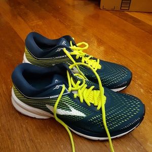 Brooks Launch 5....never worn